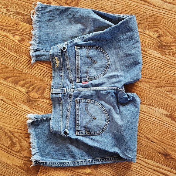 Levis - Picture 4 of 5